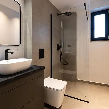 Alecsandri - Near Old Town - Private Parking Craiova